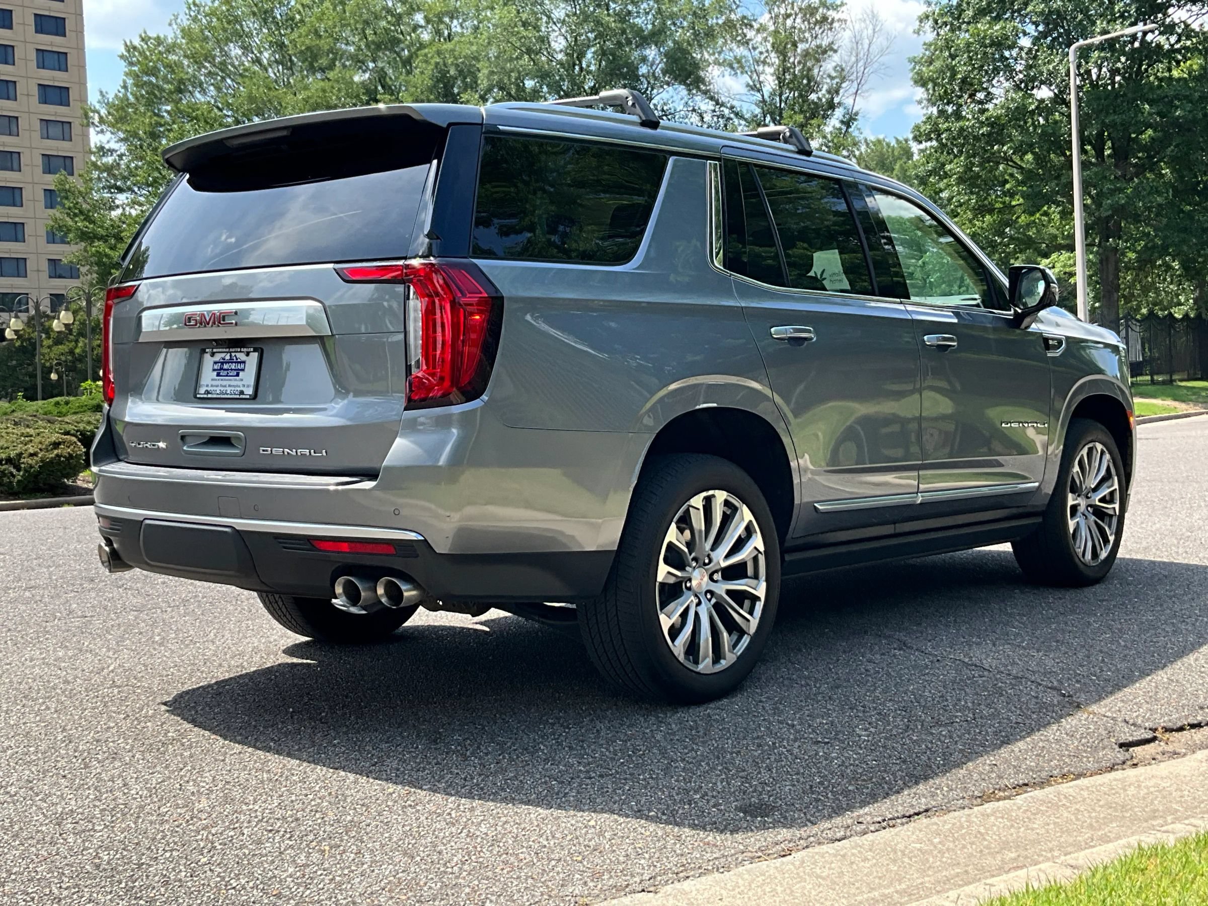 Used 2021 GMC Yukon Denali w/ Denali Premium Package AWD/4WD image 5