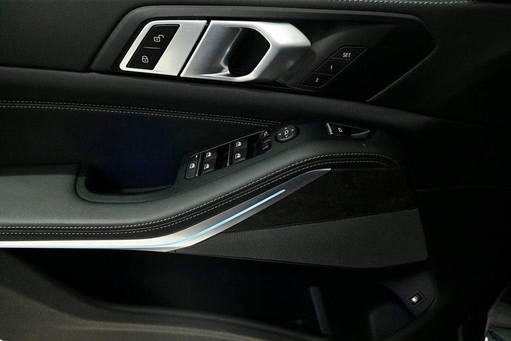 Used 2025 BMW X5 xDrive50e w/ Premium Package image 18