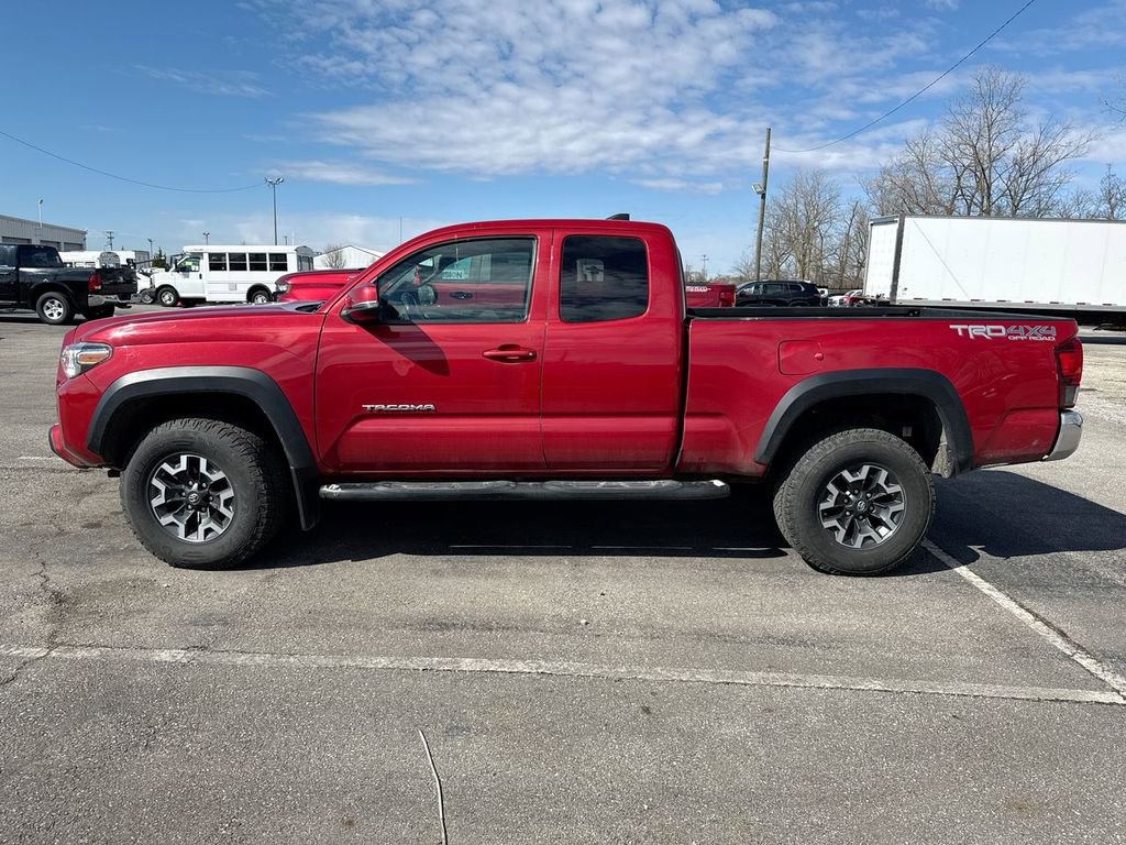 Used 2018 Toyota Tacoma TRD Off-Road image 2