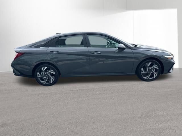 New 2026 Hyundai Elantra Limited FWD image 11