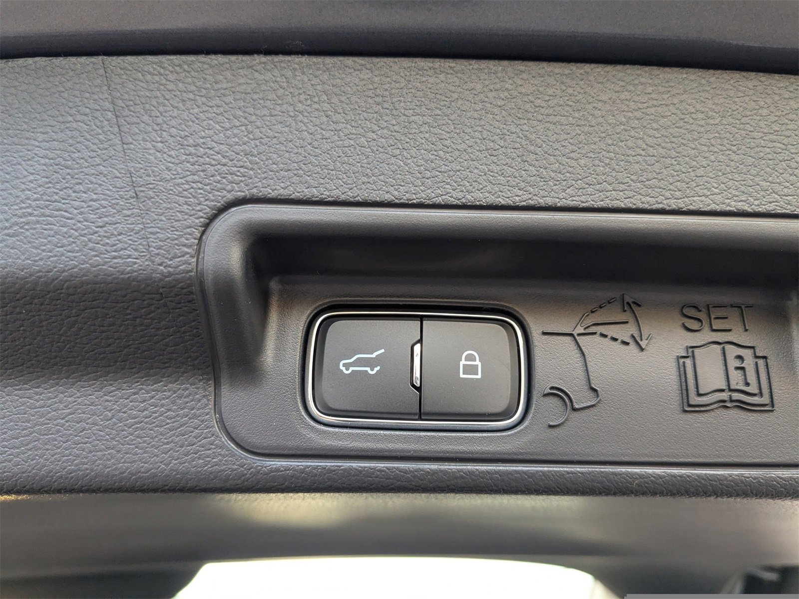 New 2025 Ford Explorer Active image 14