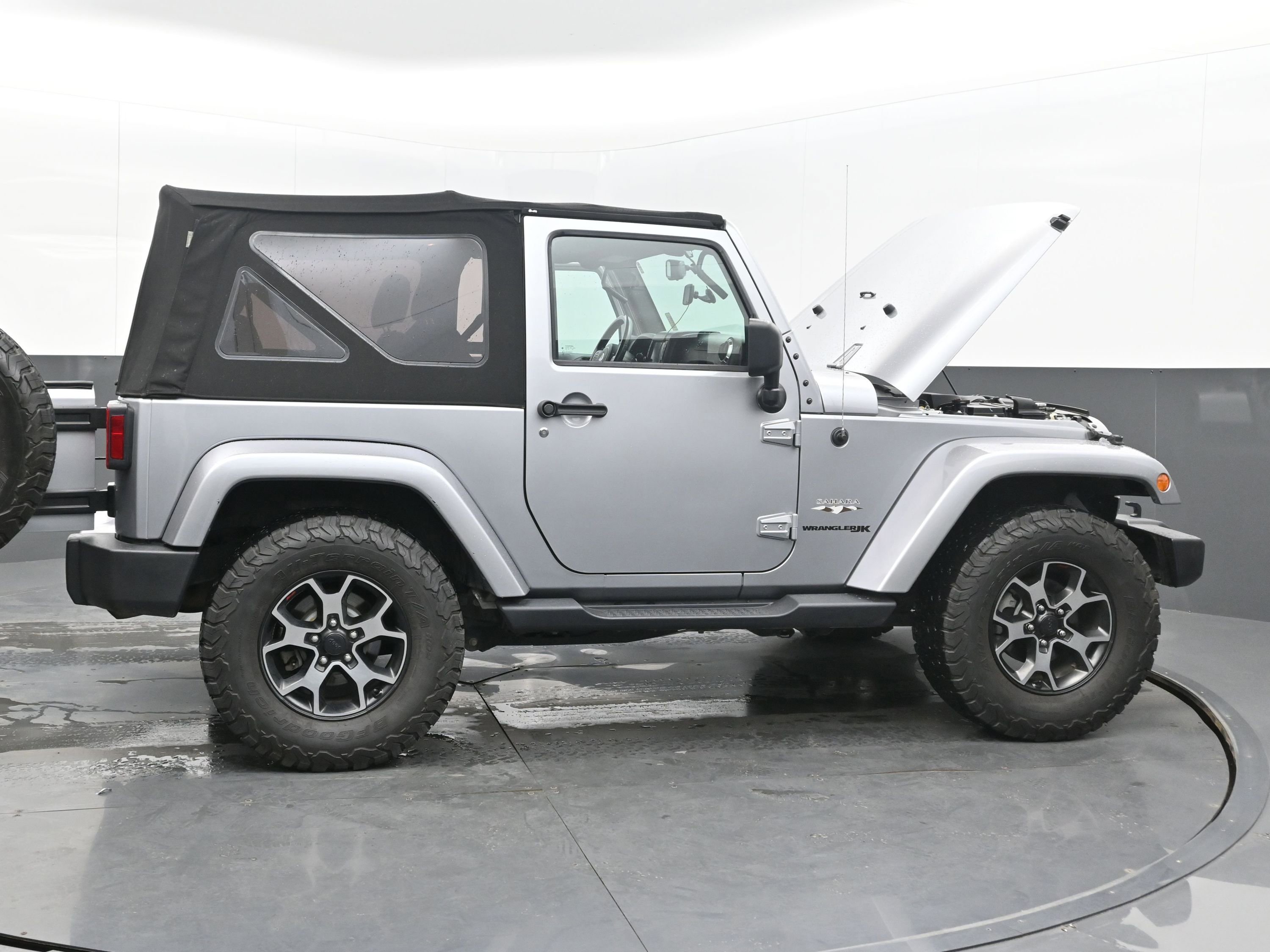 Used 2018 Jeep Wrangler Sahara w/ Connectivity Group image 45