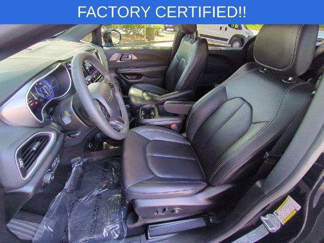 Certified 2026 Chrysler Pacifica Select FWD image 16
