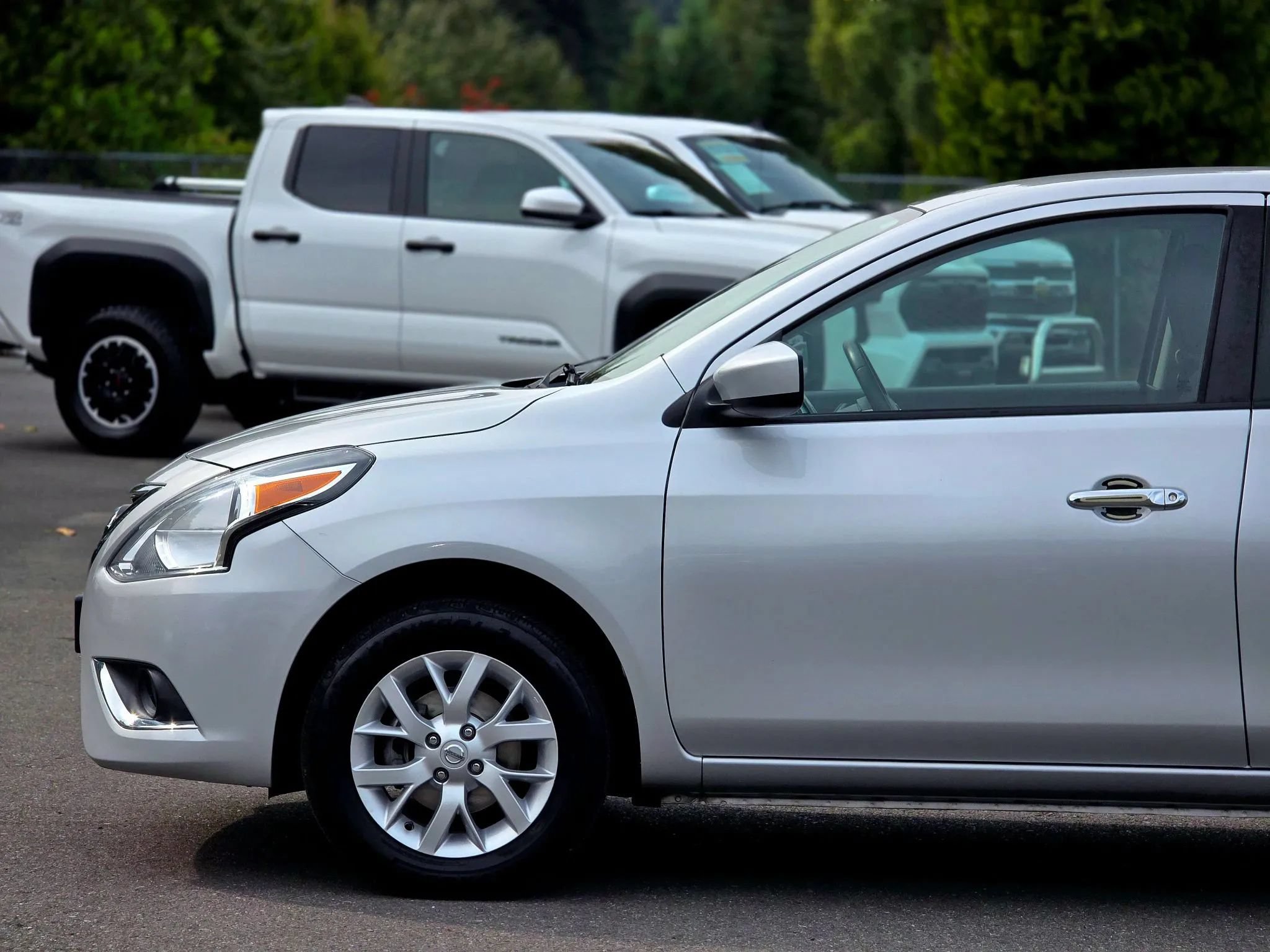 Used 2018 Nissan Versa SV w/ SV Special Edition Package FWD image 6