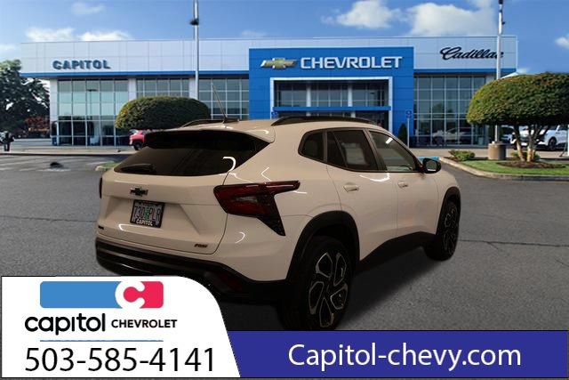 Used 2024 Chevrolet Trax RS w/ Sunroof Package FWD image 3