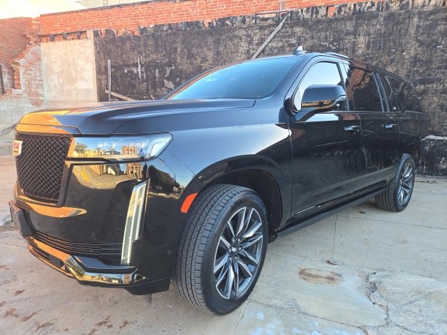 Used 2022 Cadillac Escalade ESV Sport Platinum w/ Heavy-Duty Trailer Package image 1