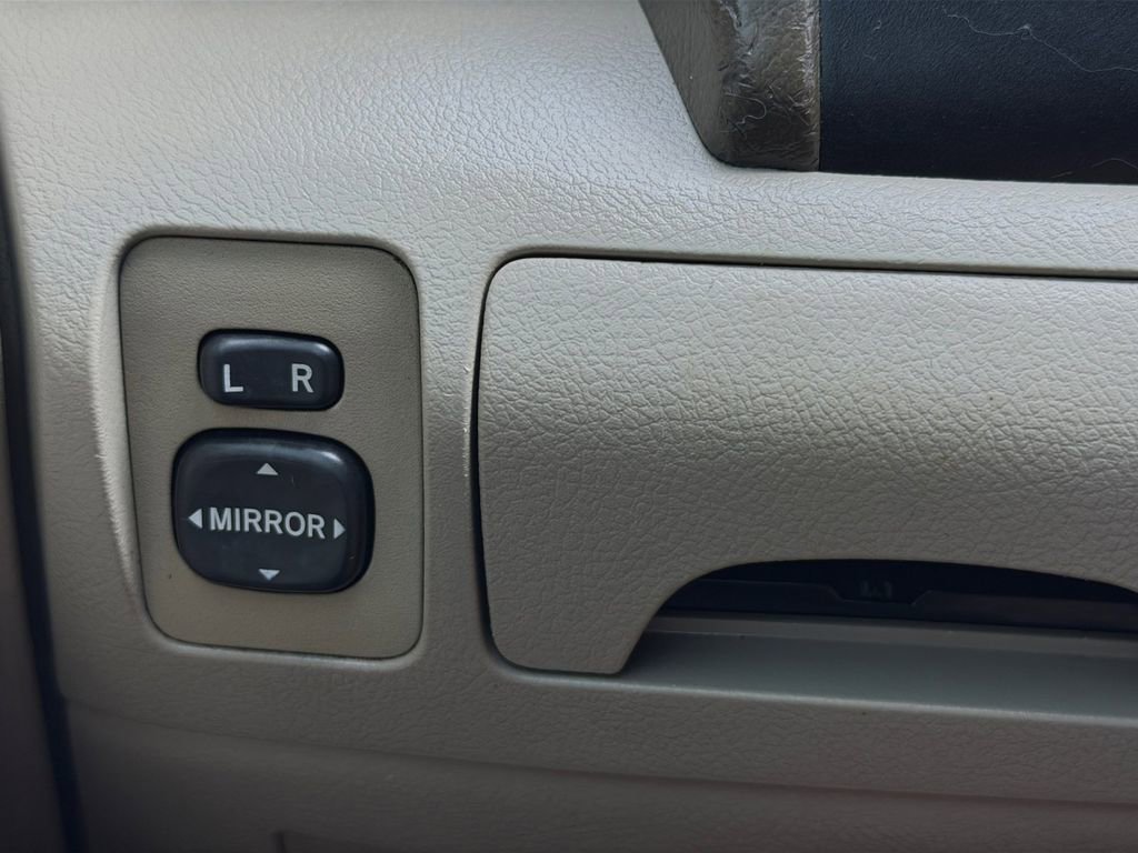 Used 2010 Toyota Camry image 18