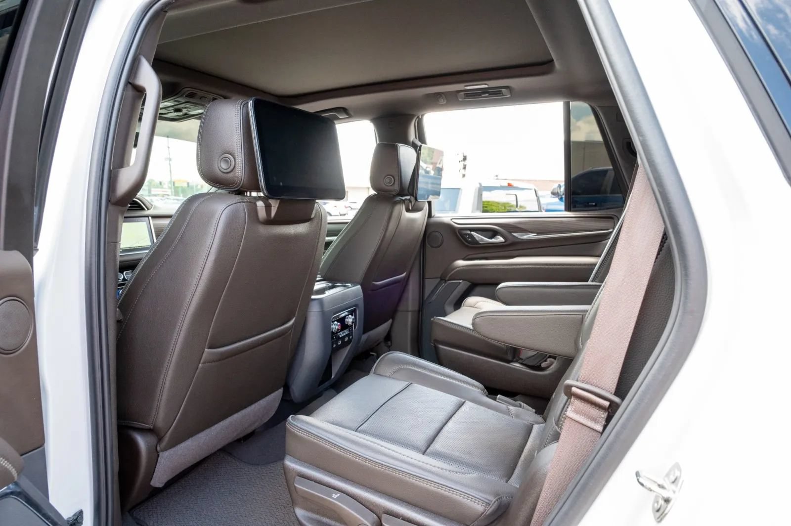 Used 2024 GMC Yukon Denali w/ Denali Reserve Package AWD/4WD image 42