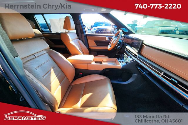 Used 2025 Hyundai Santa Fe Limited AWD/4WD image 34