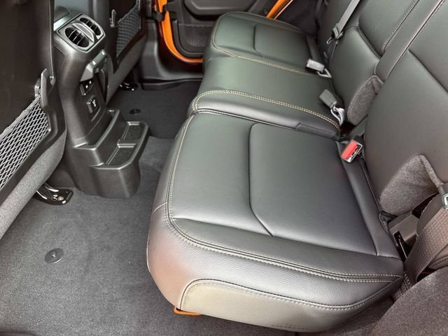 New 2026 Jeep Wrangler Unlimited Sahara w/ Whitecap Package AWD/4WD image 10