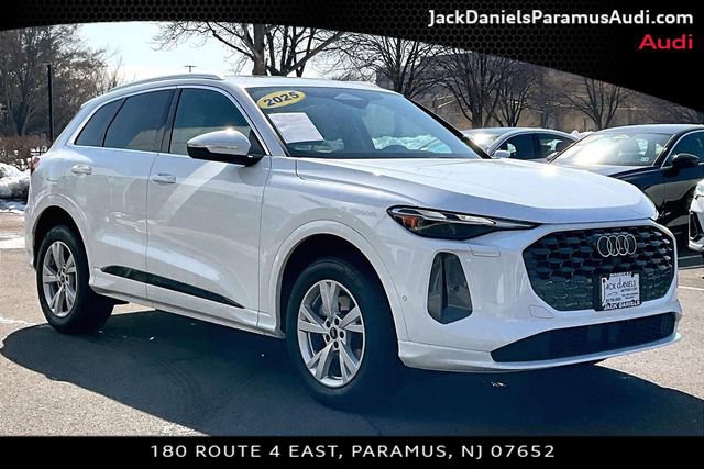 Used 2025 Audi Q5 Premium w/ Convenience Package image 8
