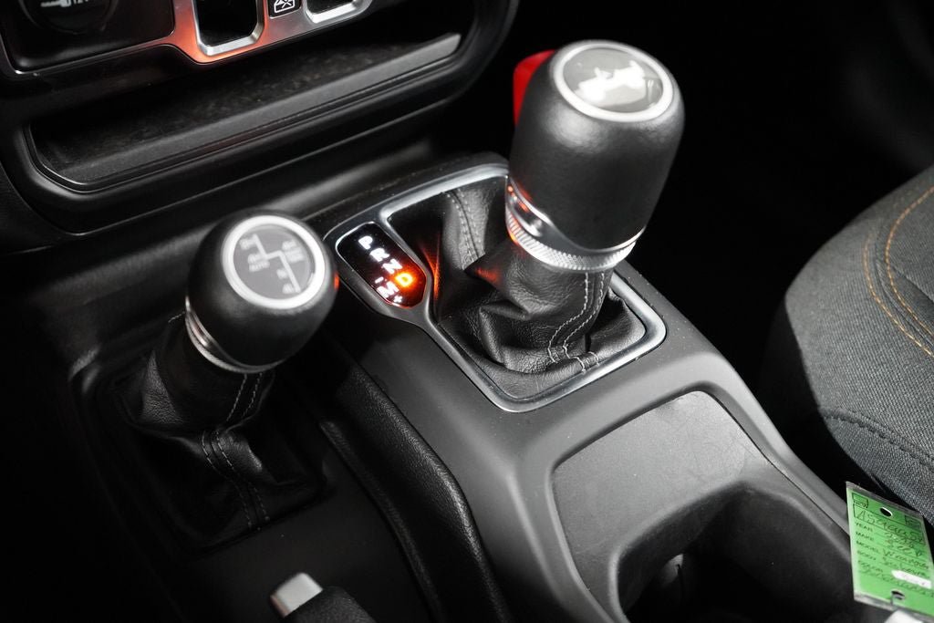 Used 2025 Jeep Wrangler Unlimited Sahara w/ Safety Group AWD/4WD image 26