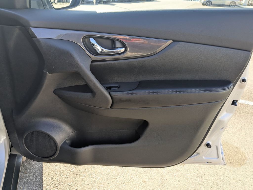 Used 2019 Nissan Rogue SV AWD/4WD image 36