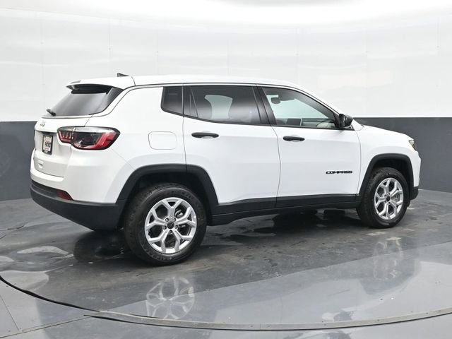 Used 2025 Jeep Compass Sport image 4