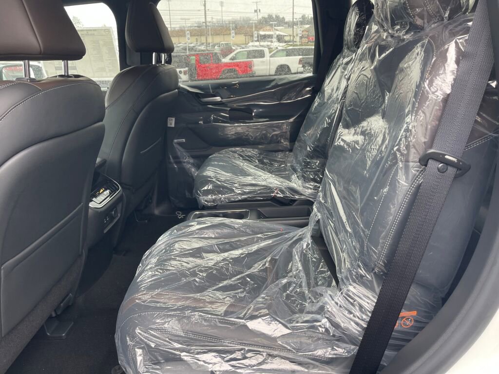 New 2026 Nissan Armada SL w/ Captain's Chari Seat Package AWD/4WD image 13