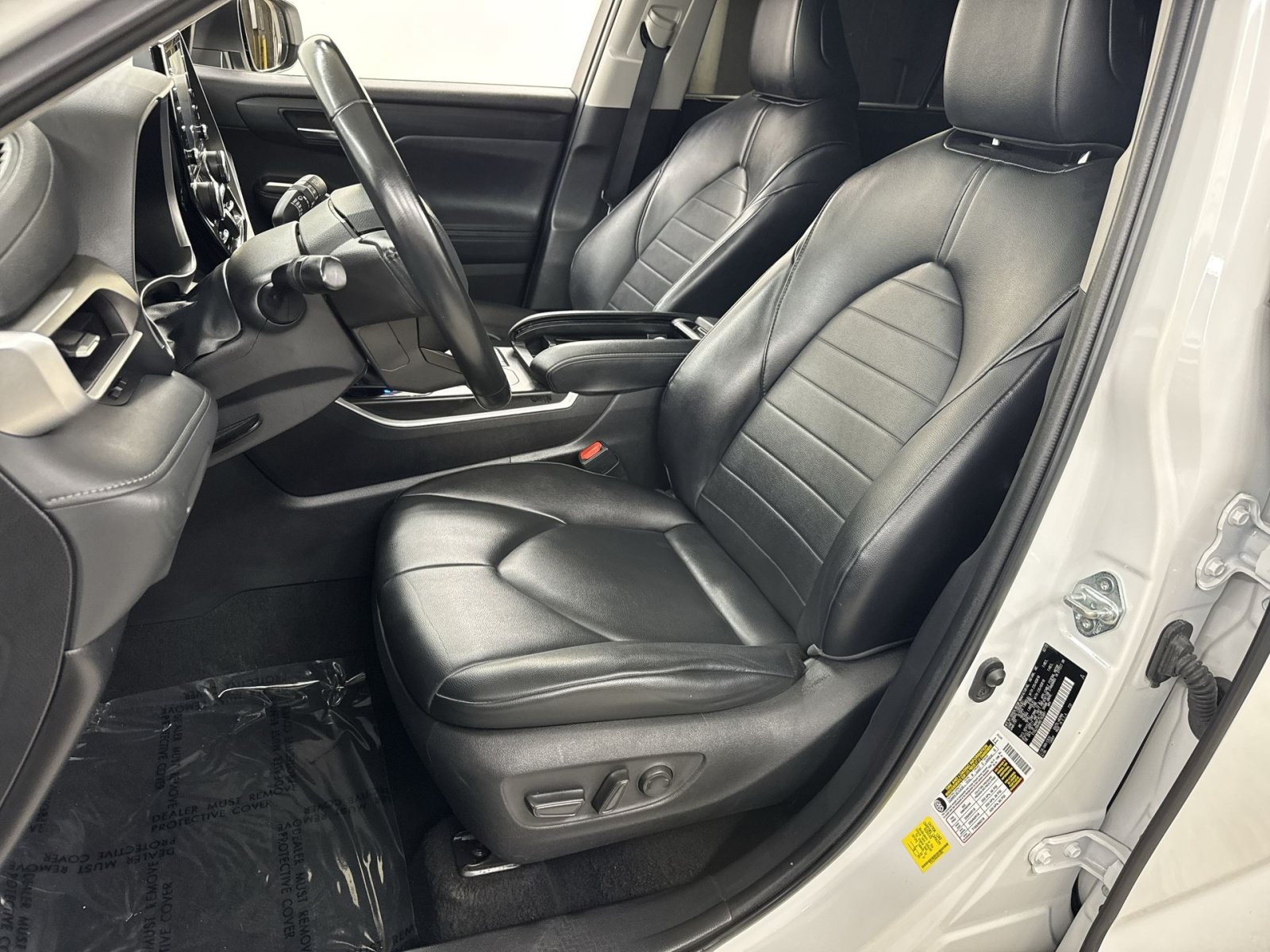 Used 2022 Toyota Highlander XLE AWD/4WD image 14