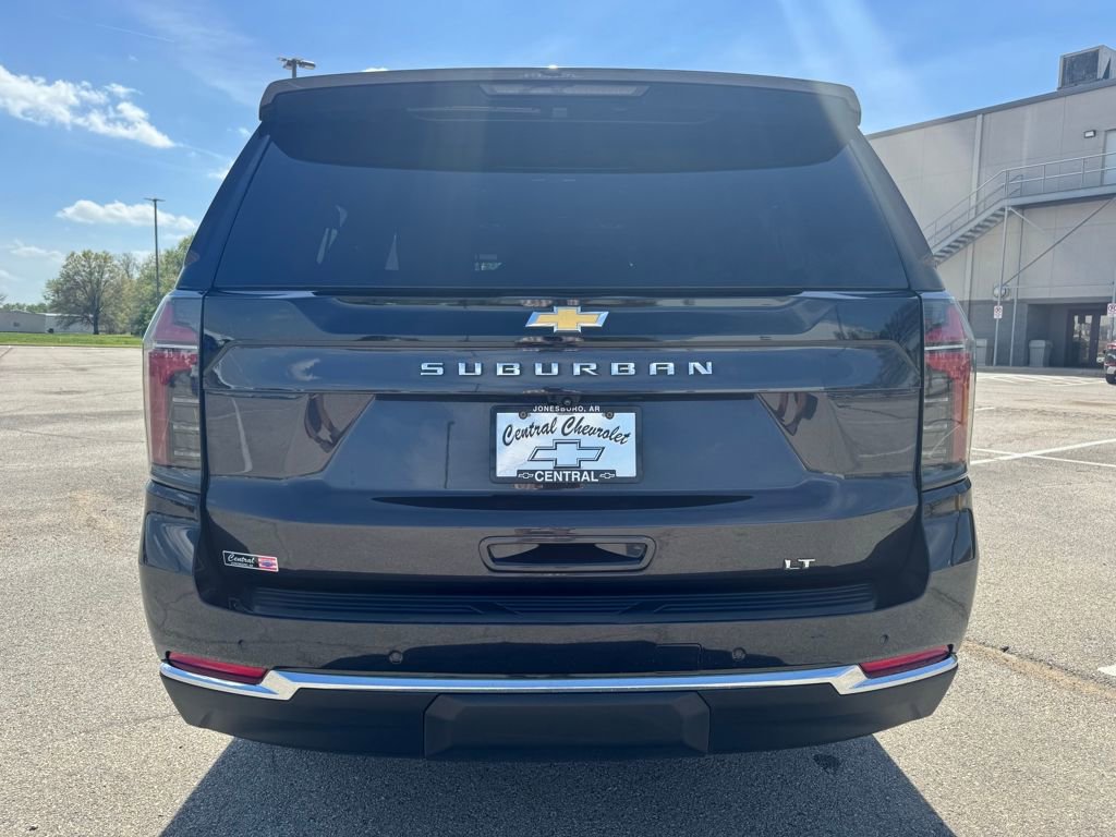 Used 2025 Chevrolet Suburban LT image 5