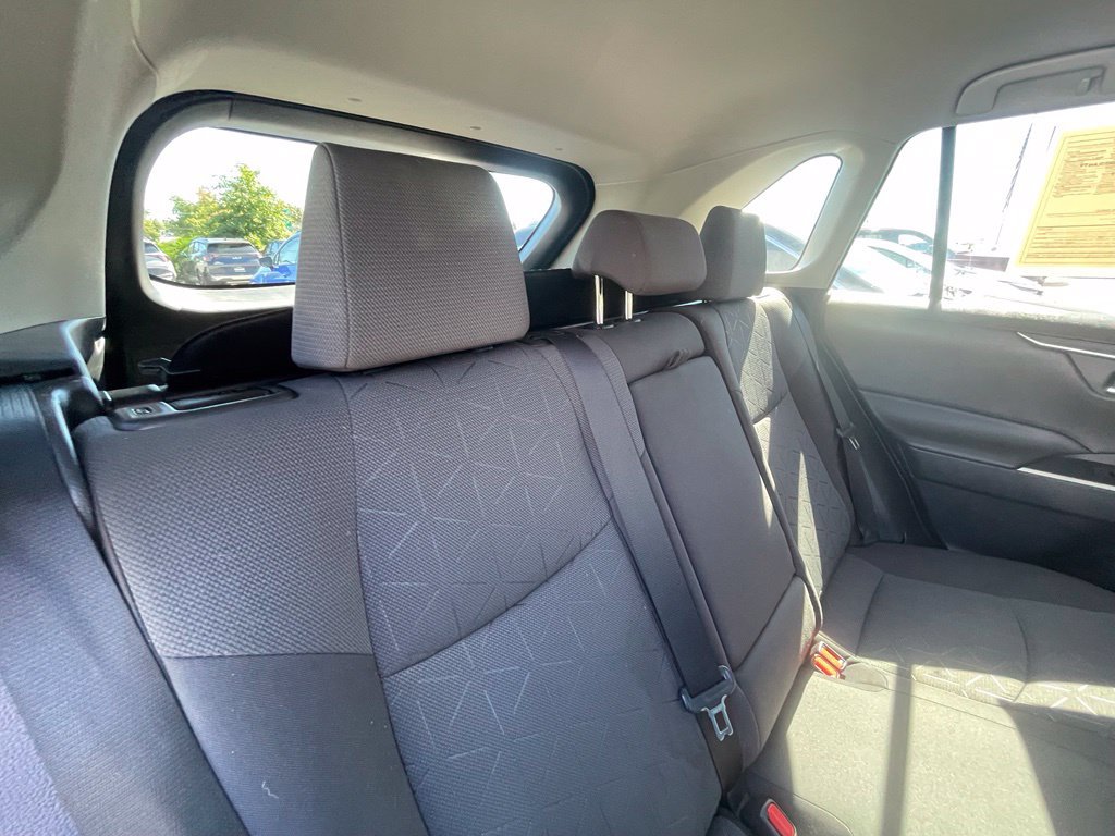 Used 2021 Toyota RAV4 XLE AWD/4WD image 28
