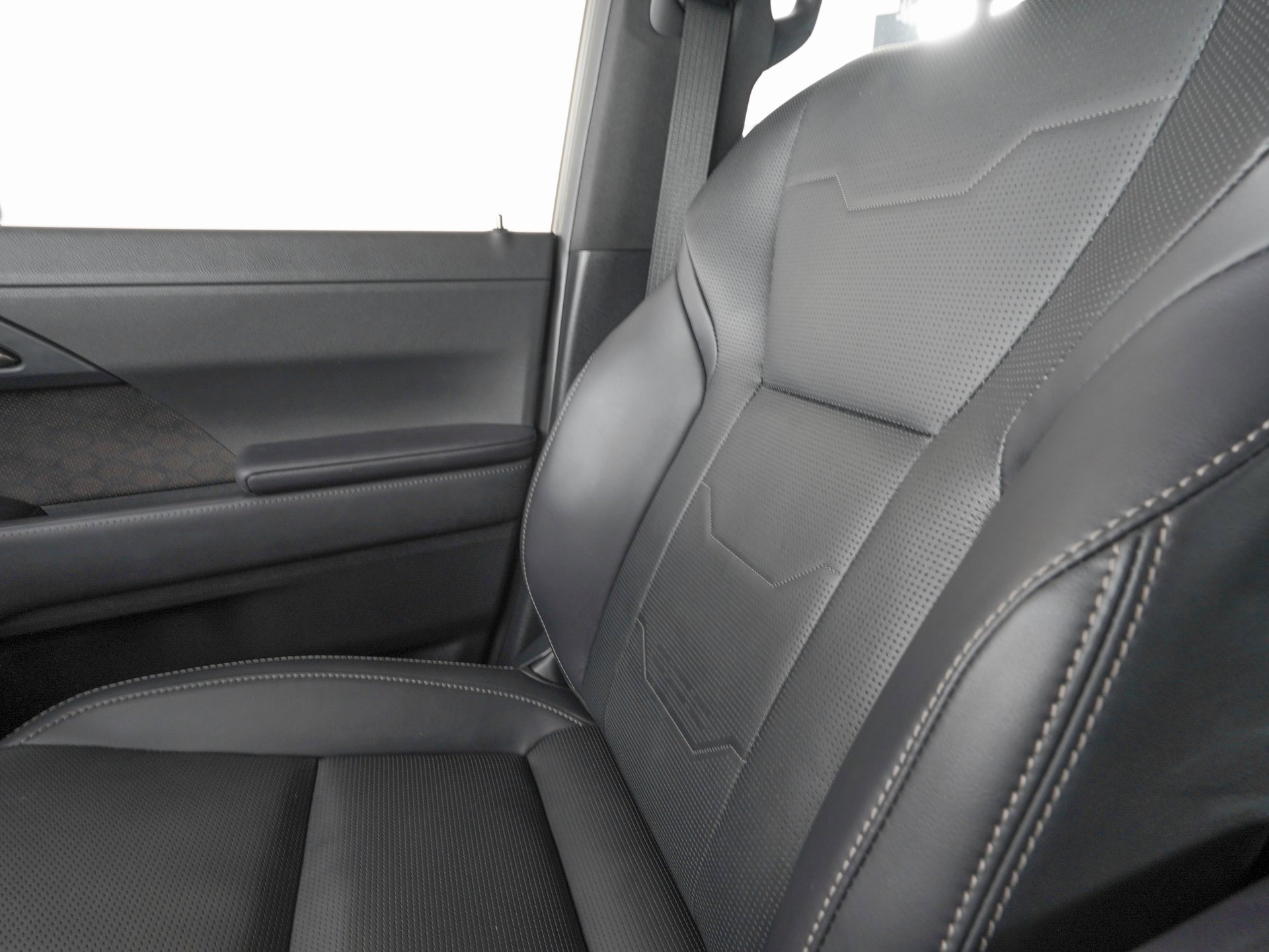 Used 2025 Lexus GX 550 550 Luxury w/ Cold Area Package image 30