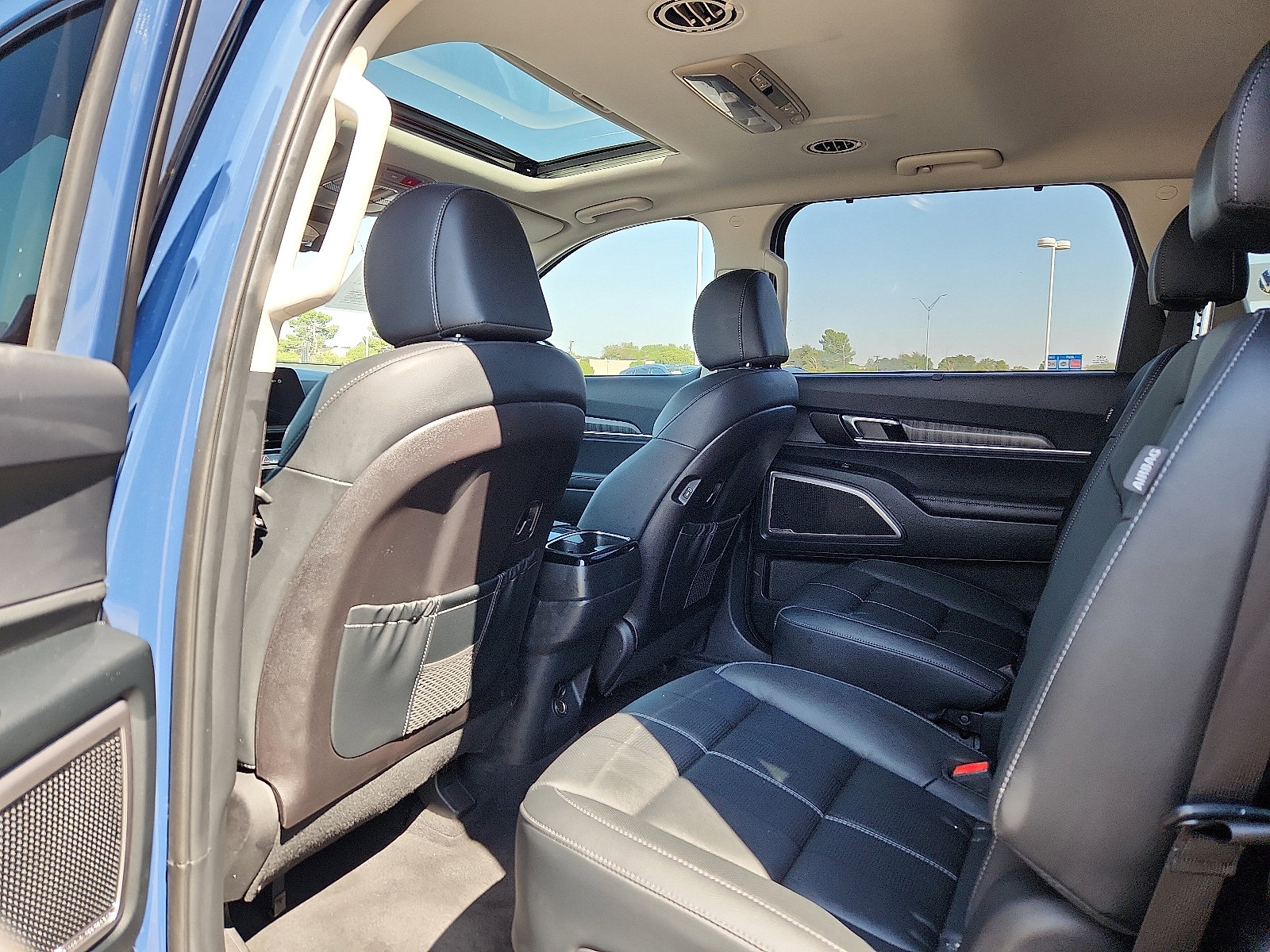 Used 2025 Kia Telluride EX w/ EX Captain's Chair Package image 12