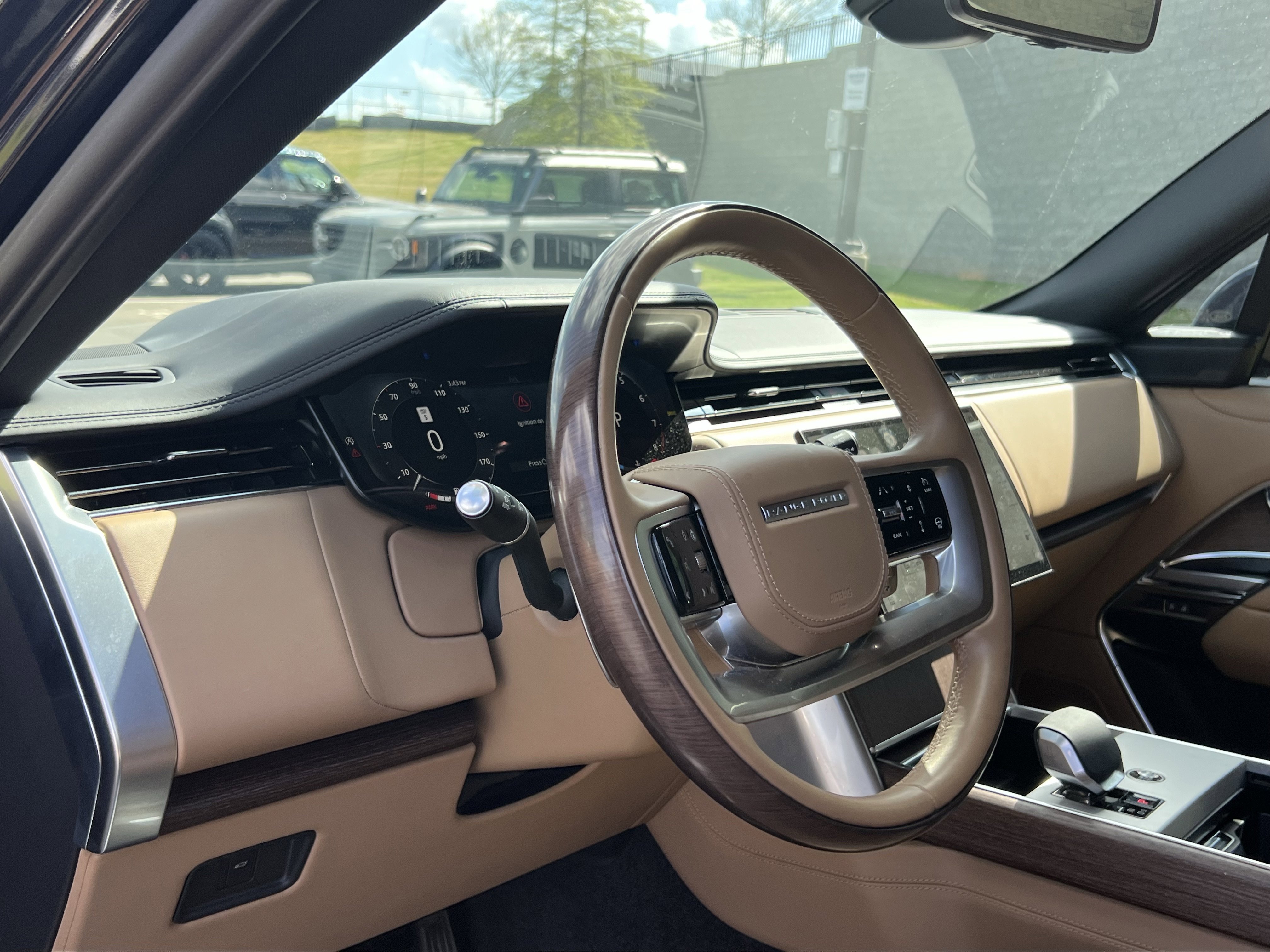 Certified 2024 Land Rover Range Rover Long Wheelbase SE AWD/4WD image 18