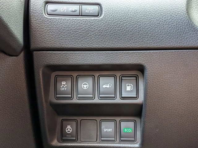 Used 2018 Nissan Rogue SL w/ Premium Package FWD image 12