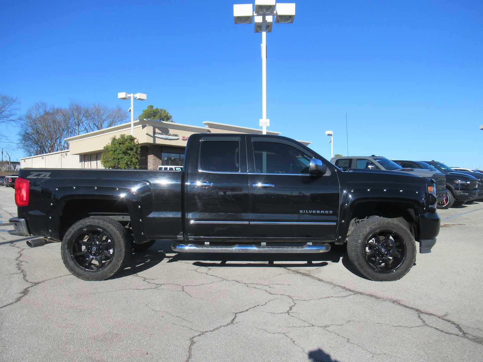 Used 2016 Chevrolet Silverado 1500 LTZ Z71 w/ LTZ Plus Package image 9