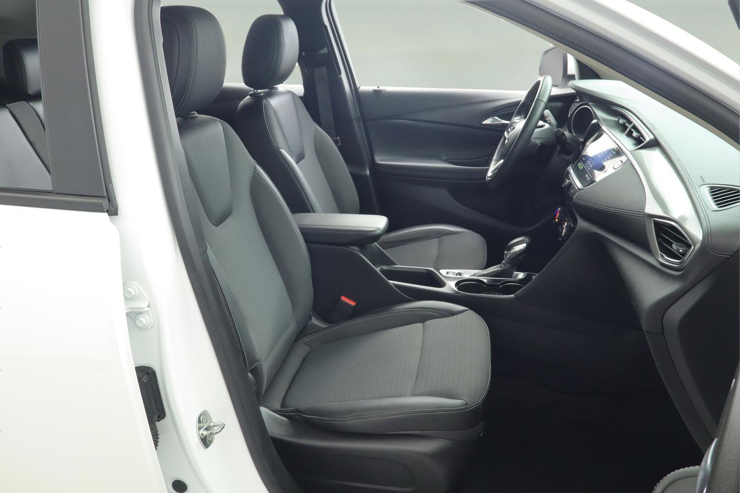 Used 2022 Buick Encore GX Preferred w/ Cold Weather Comfort Package image 26