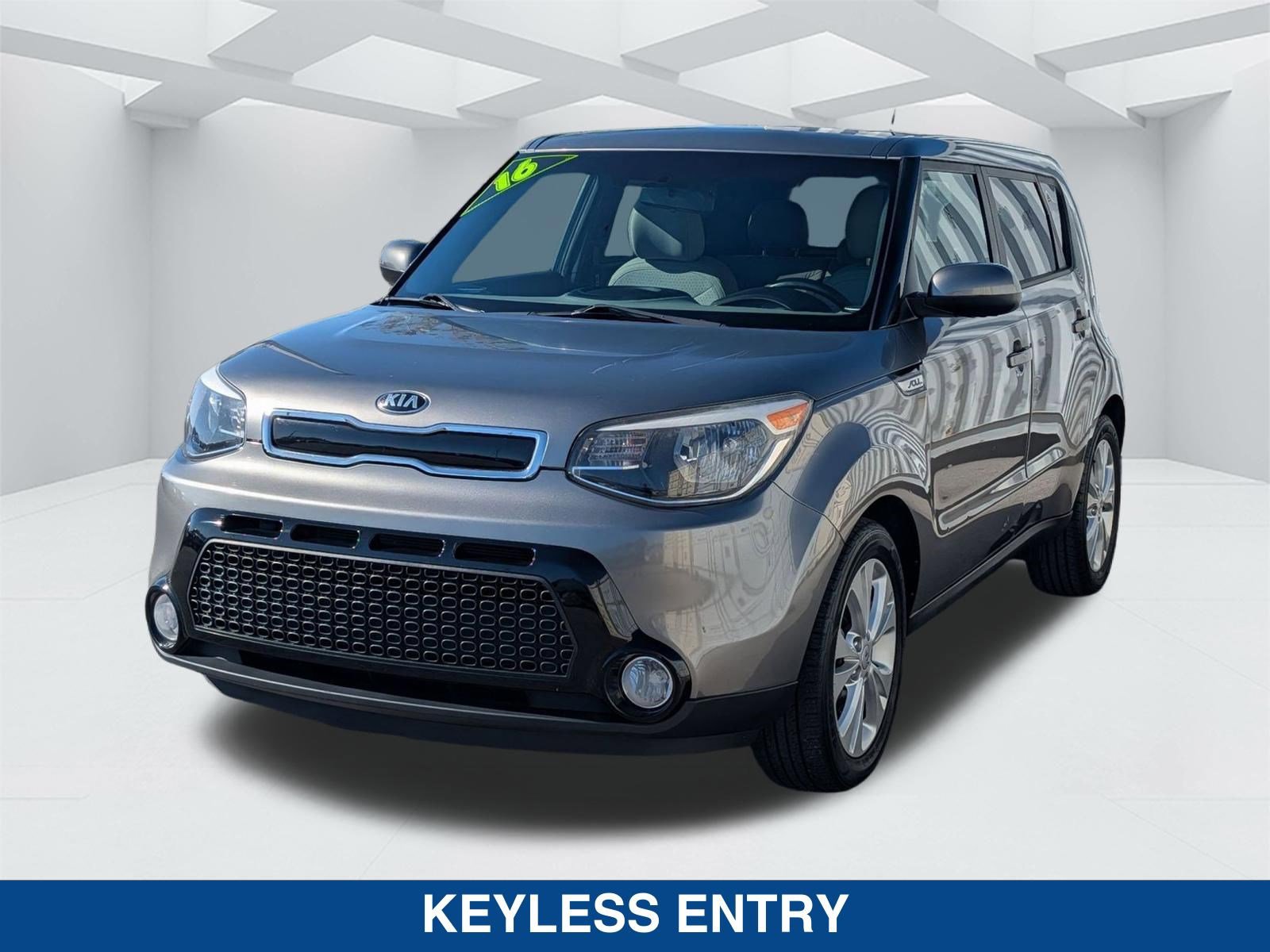 Used 2016 Kia Soul + image 7