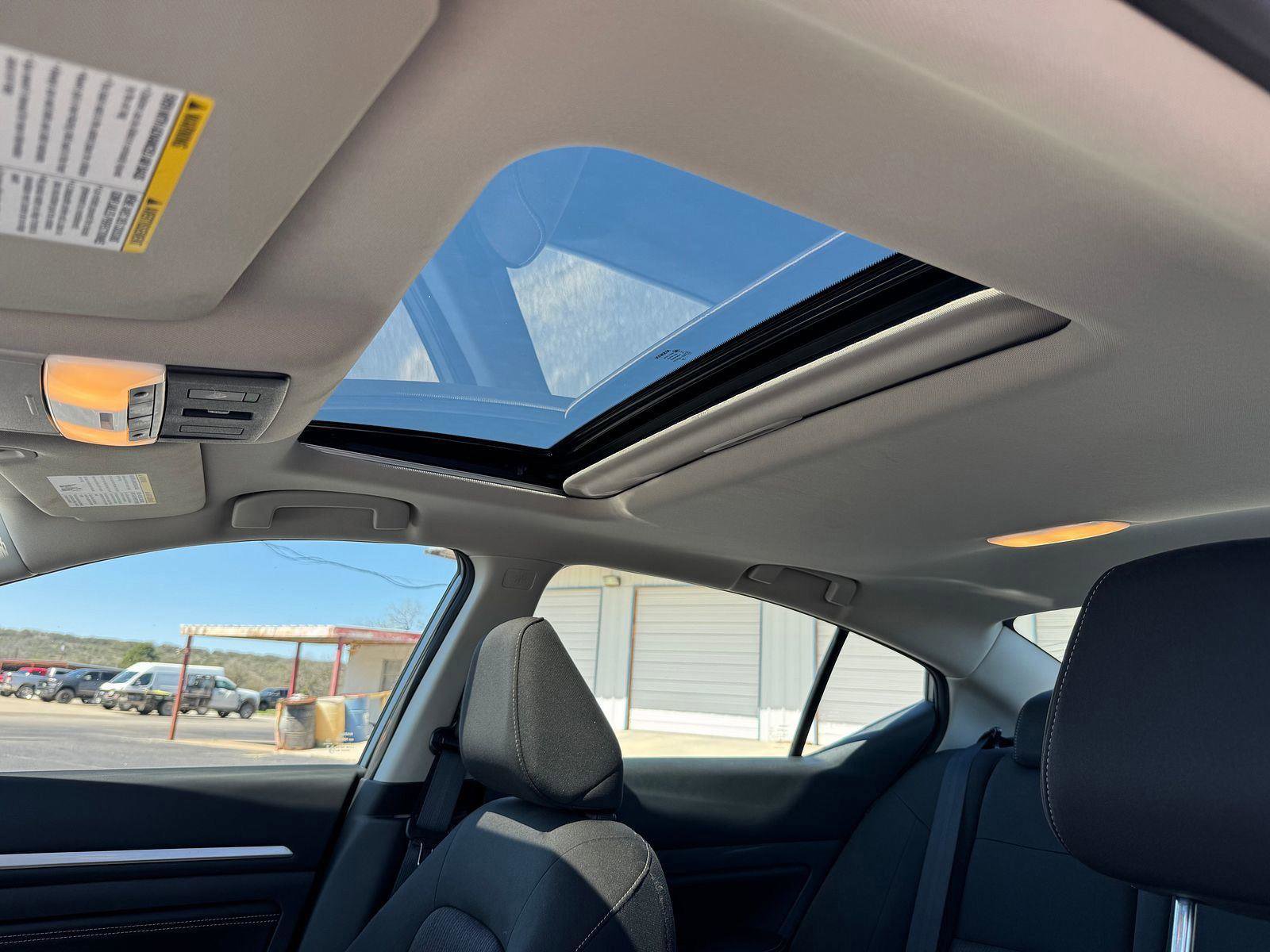 Used 2023 Nissan Altima 2.5 SV w/ SV Premium Package image 10