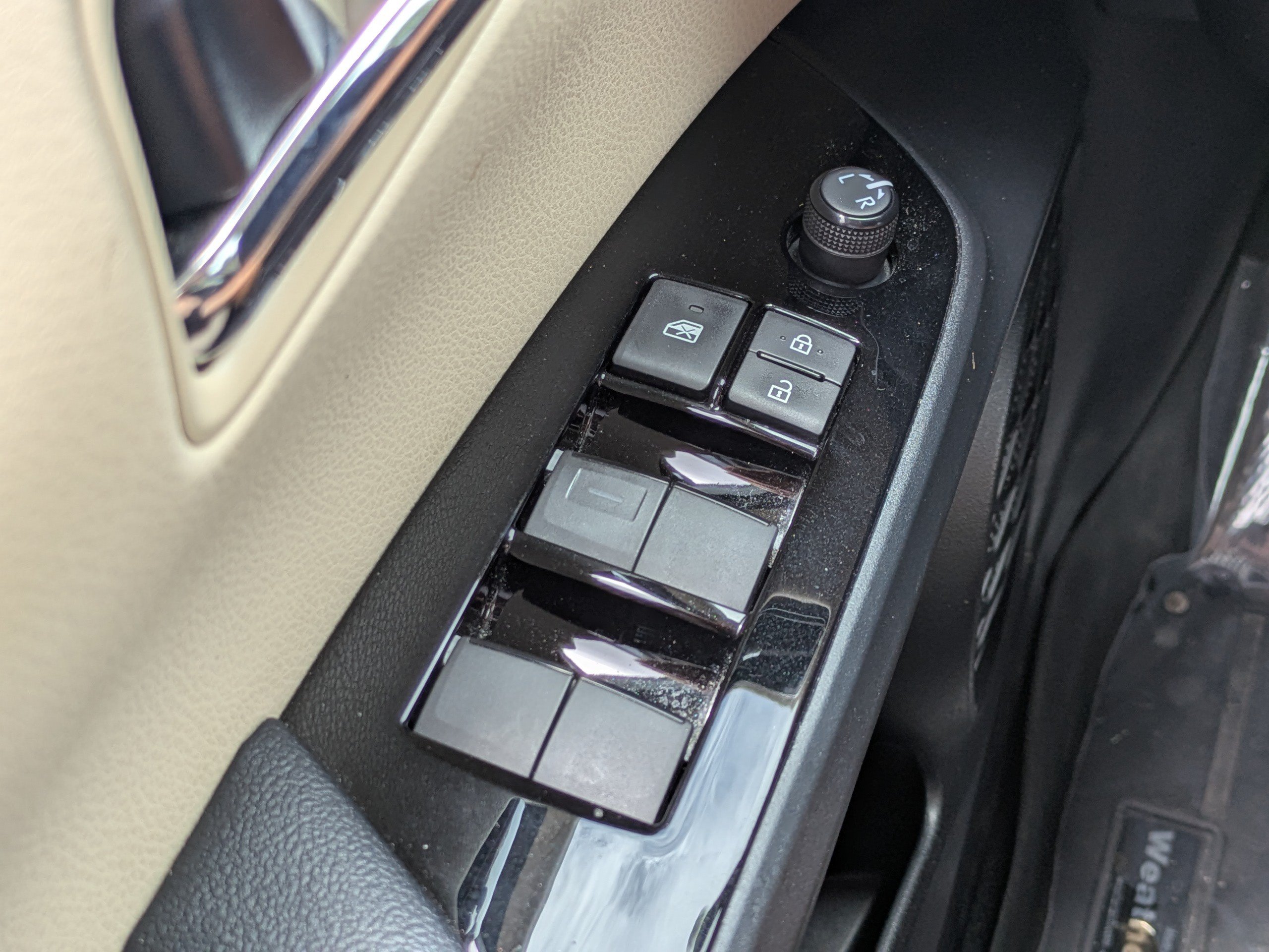 Used 2021 Toyota Prius XLE FWD image 20