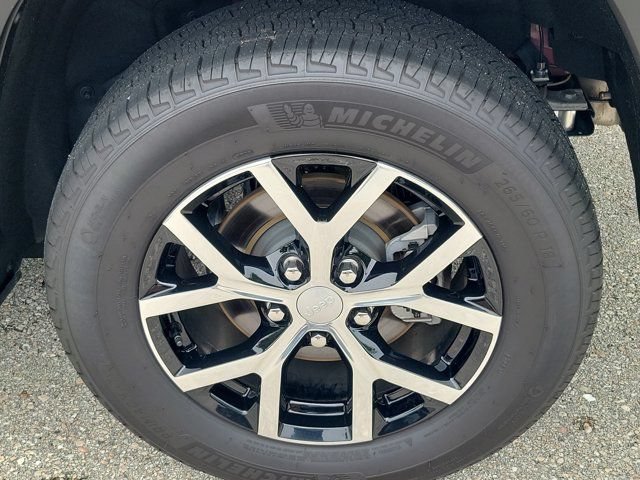 Used 2025 Jeep Grand Cherokee Limited AWD/4WD image 12
