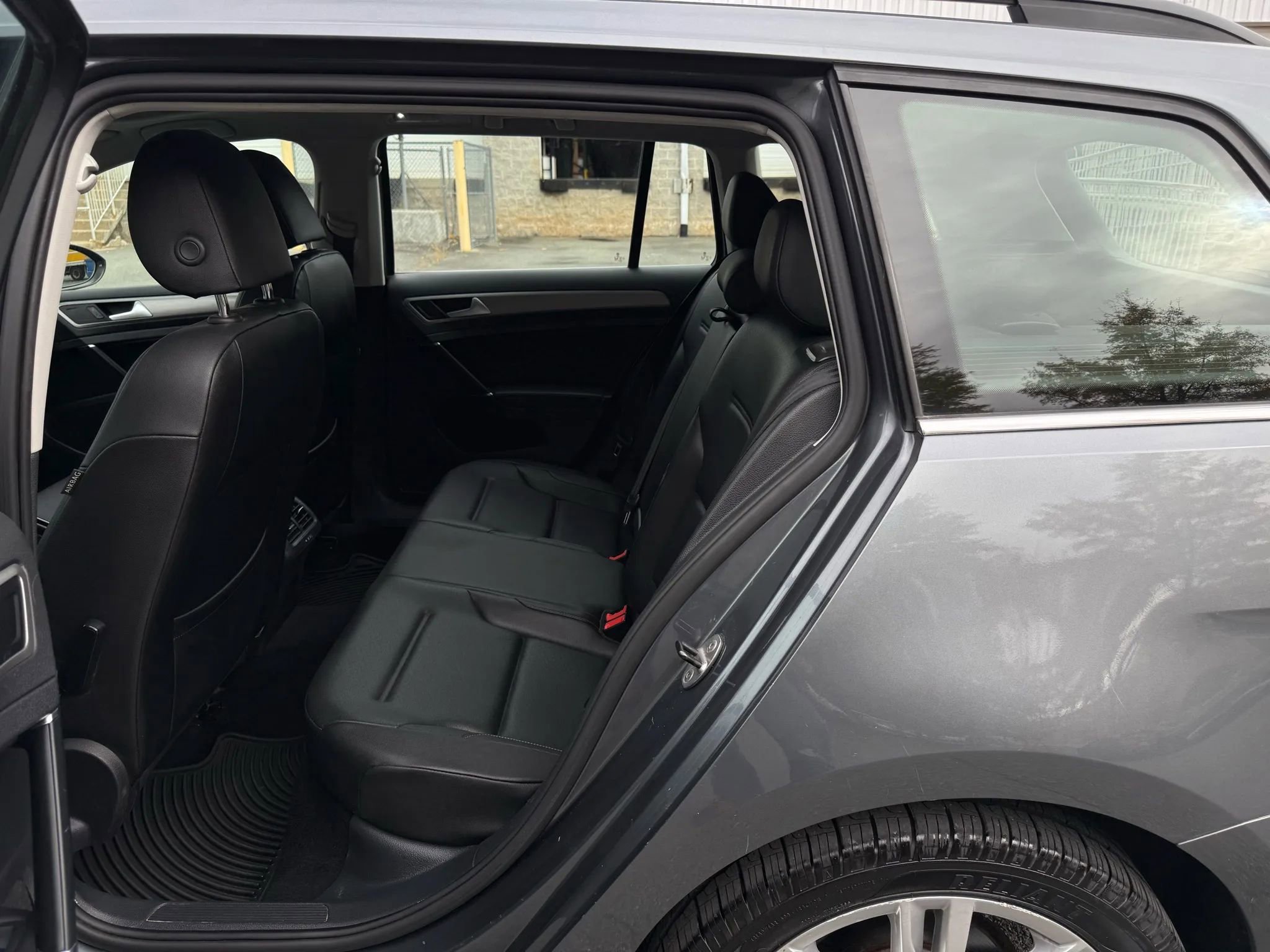 Used 2016 Volkswagen Golf Limited Edition image 24