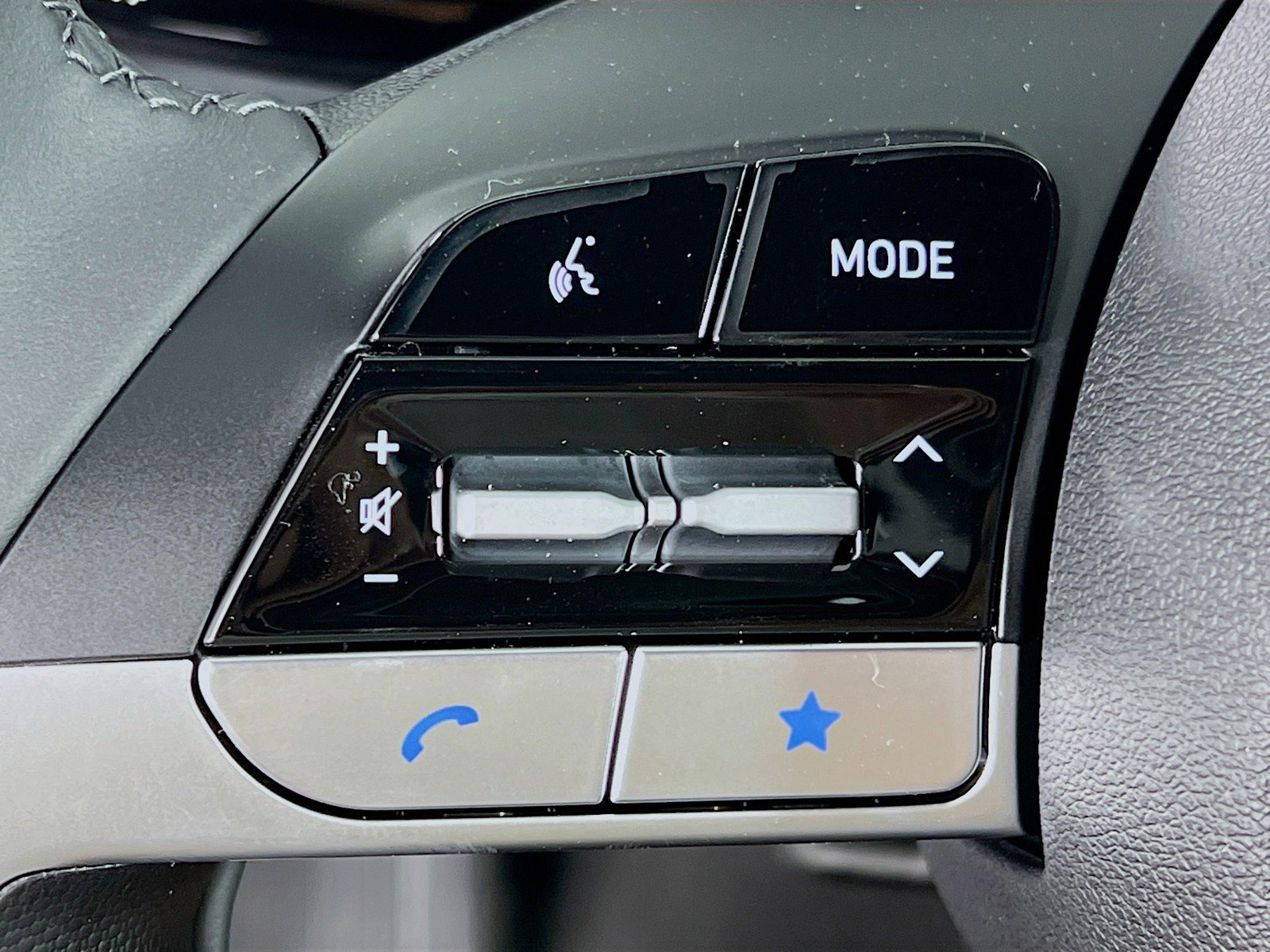 New 2025 Hyundai Elantra Limited FWD image 15