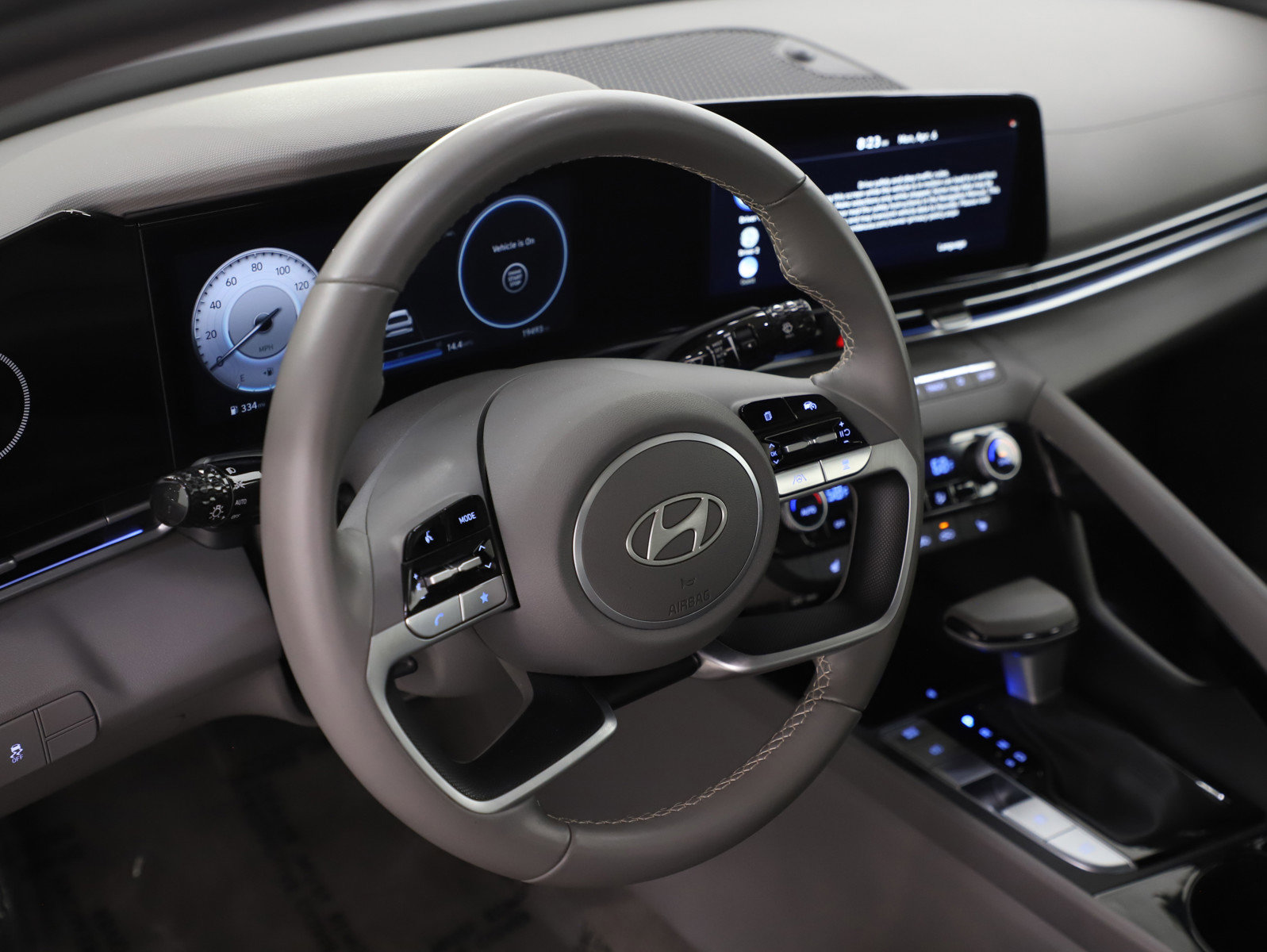 Used 2025 Hyundai Elantra SEL FWD image 19