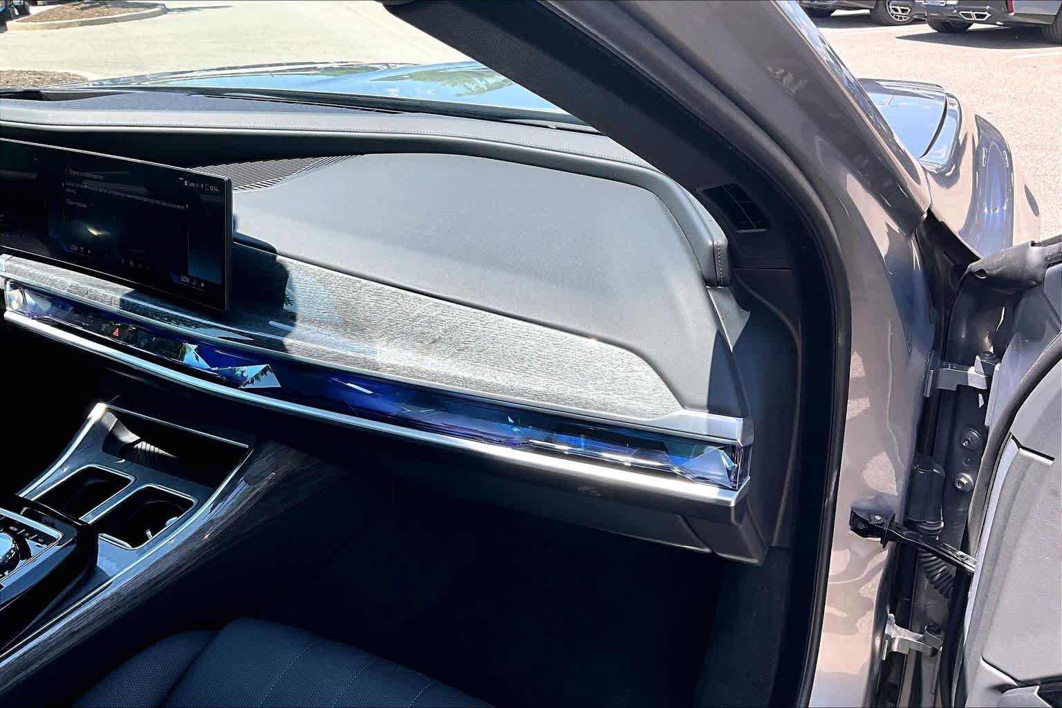 Certified 2025 BMW 740i RWD image 18
