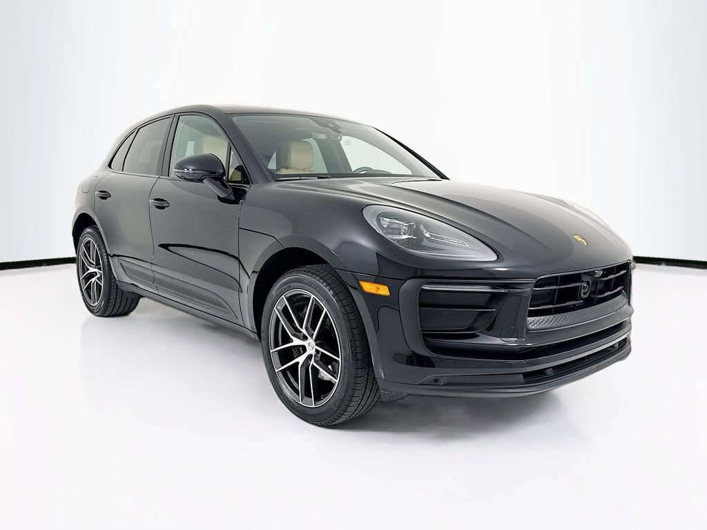 Certified 2025 Porsche Macan image 7