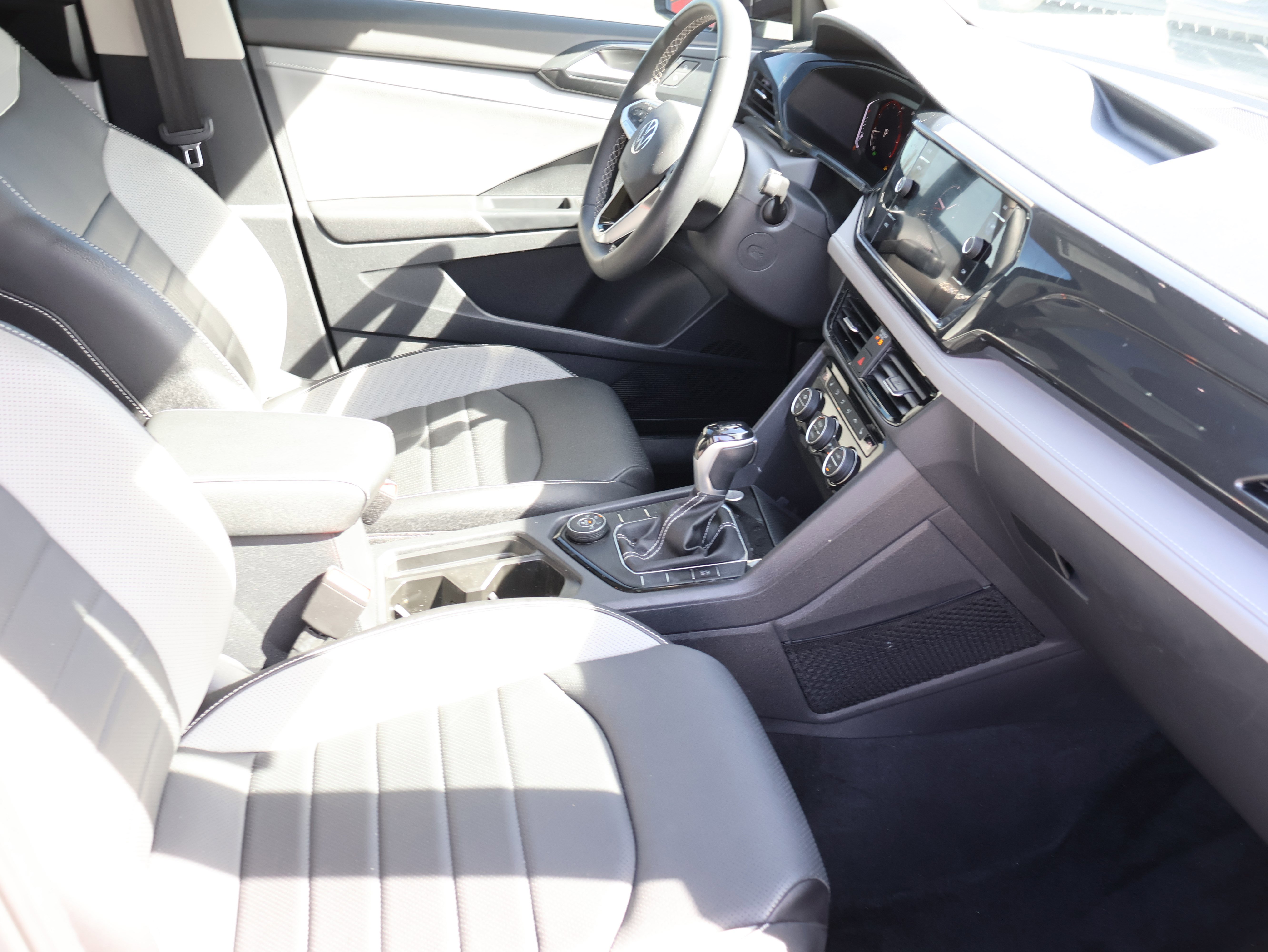 Used 2023 Volkswagen Taos SEL image 12