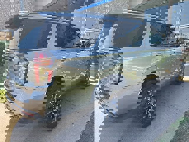 Used 2024 Chevrolet Tahoe Z71 w/ Luxury Package image 2