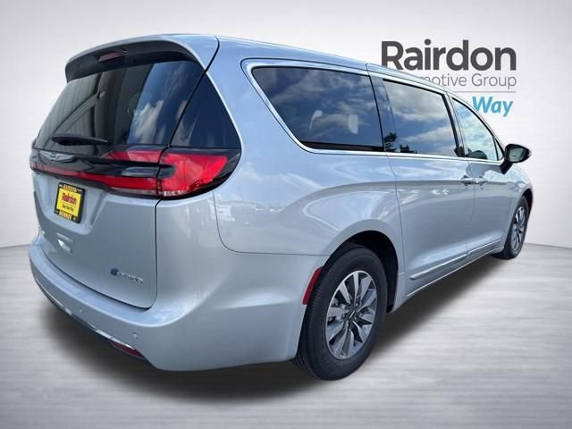 Used 2023 Chrysler Pacifica Limited image 9