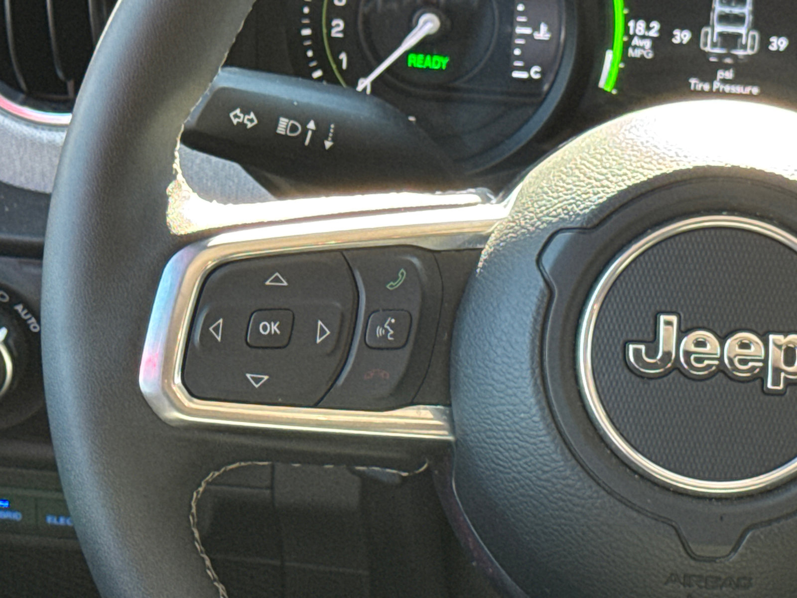 Used 2025 Jeep Wrangler Sahara image 23