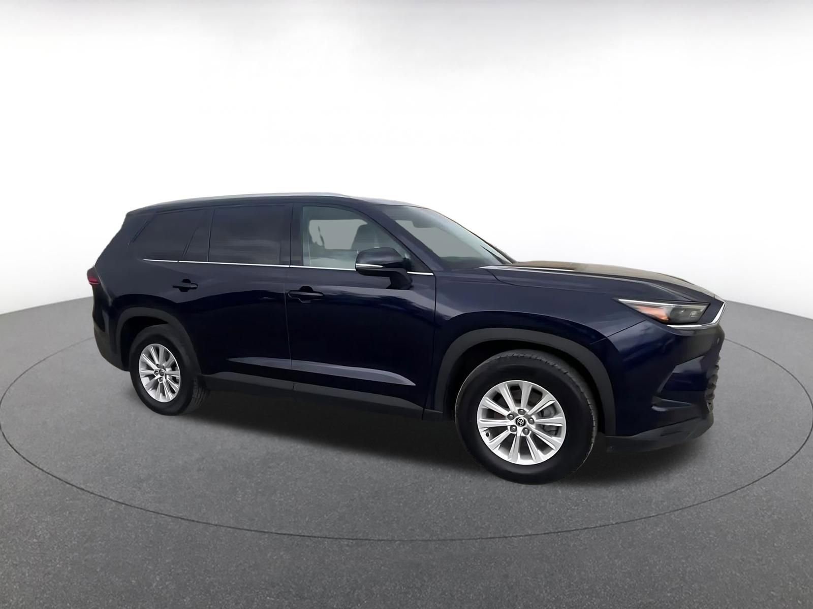 Used 2025 Toyota Grand Highlander FWD image 2