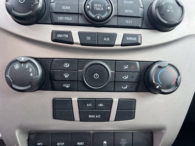Used 2010 Ford Focus SE FWD image 18