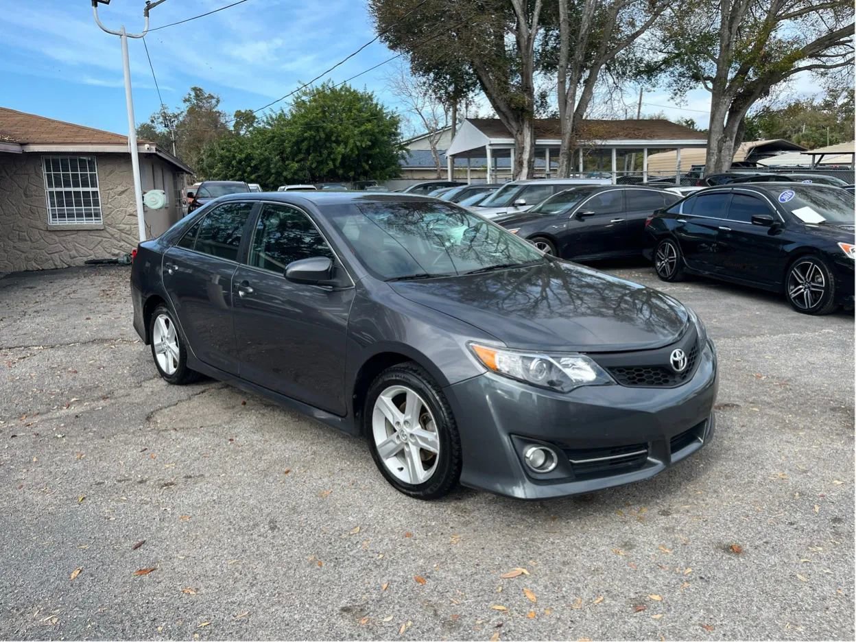 Used 2014 Toyota Camry SE image 3