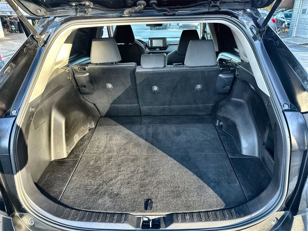 Used 2021 Toyota RAV4 XLE image 19