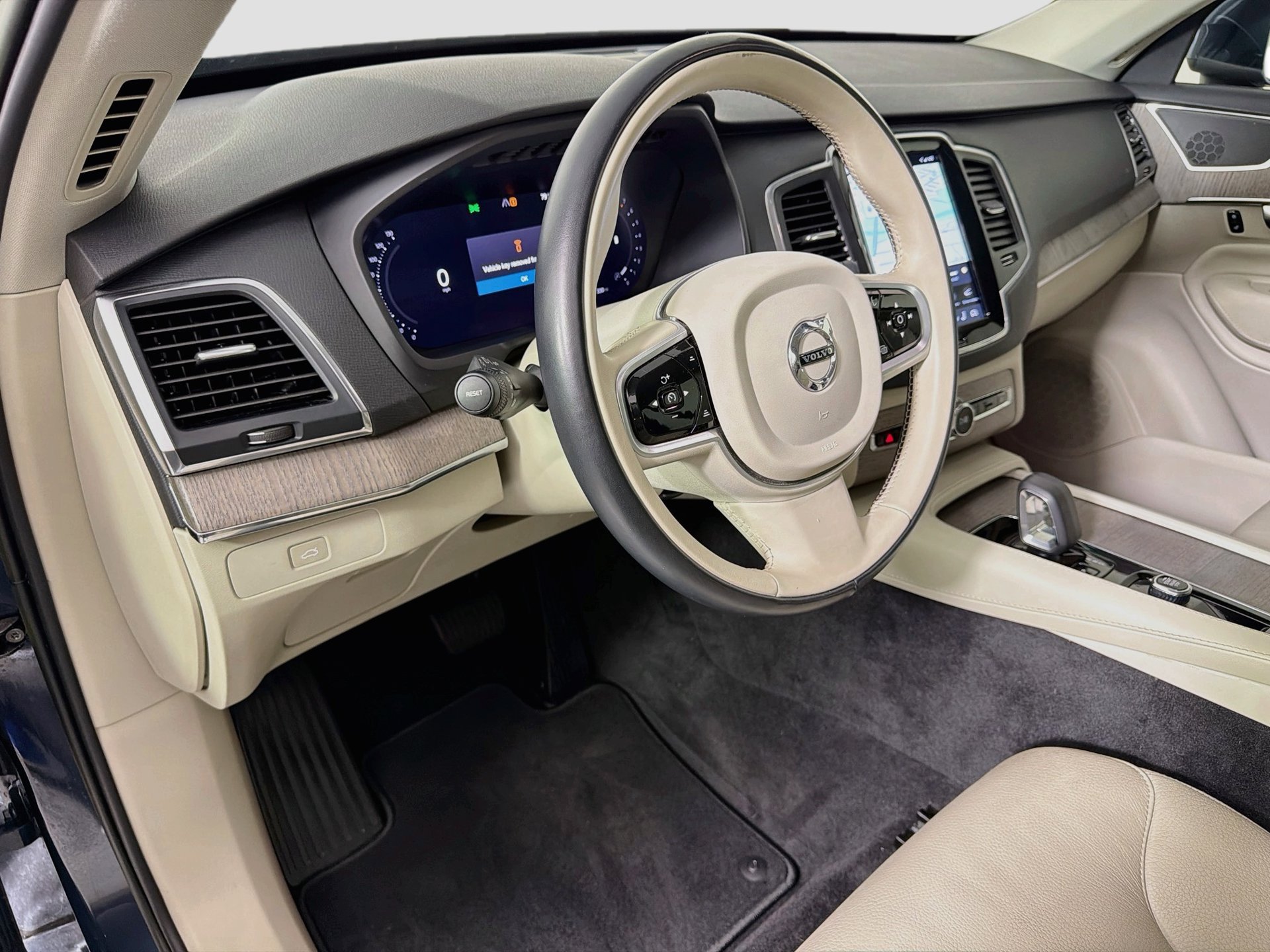 Certified 2023 Volvo XC90 B6 Core w/ Protection Package AWD/4WD image 10