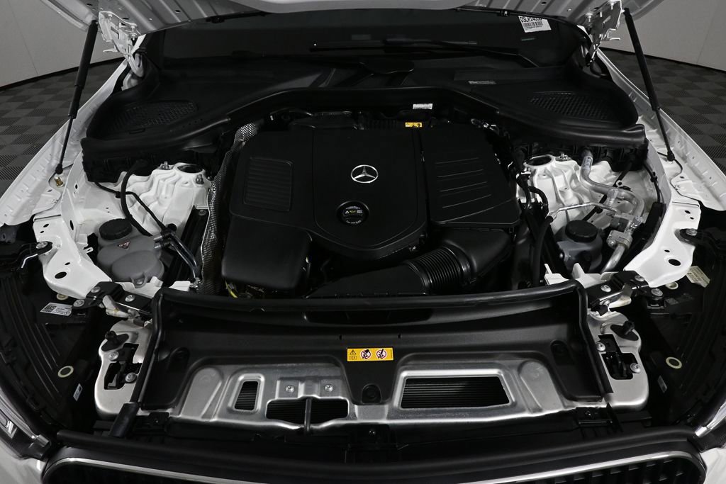 Certified 2025 Mercedes-Benz GLC 300 4MATIC image 31