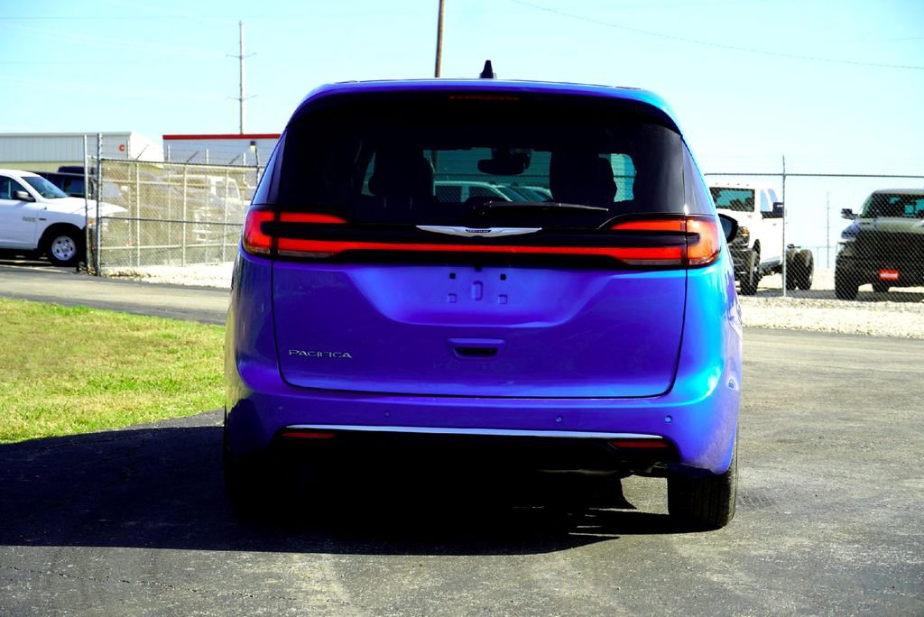 New 2026 Chrysler Pacifica Select image 7