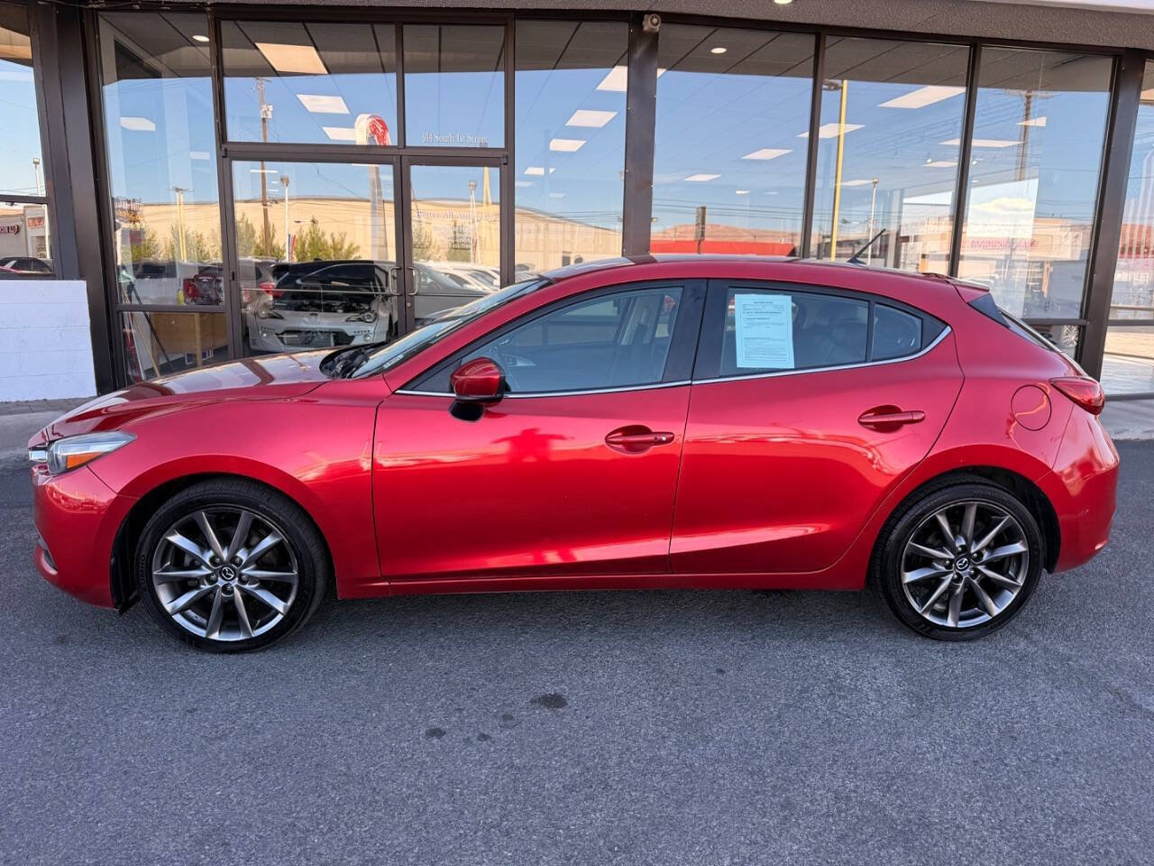 Used 2018 MAZDA MAZDA3 Touring FWD image 2