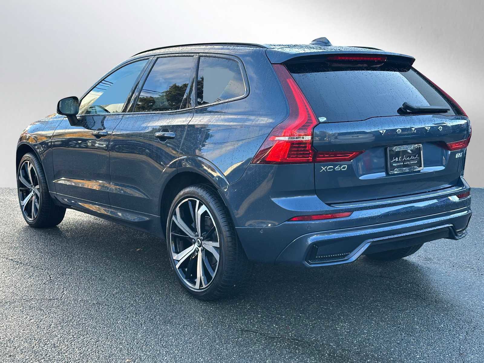Used 2025 Volvo XC60 B5 Ultra w/ Protection Package Premier image 5